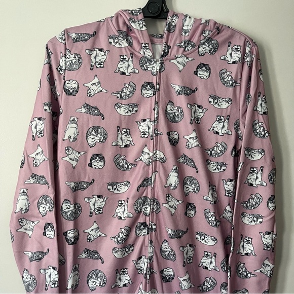 NWT Taylor Swift Cat Pattern Onesie Pajamas, Pink - Picture 3 of 13